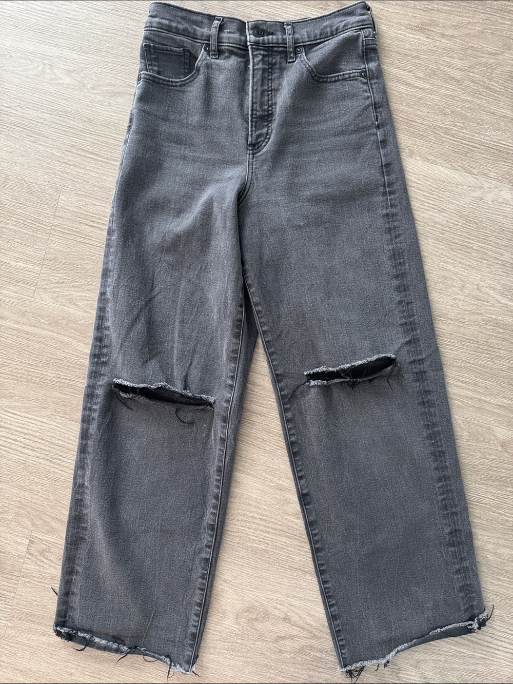 Express 90’s Wide-Leg High-Rise Distressed Jeans - Grey